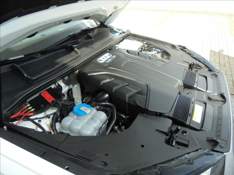 Audi - Q7 - 3,0 TDi V6 4x4,S-line,7 míst