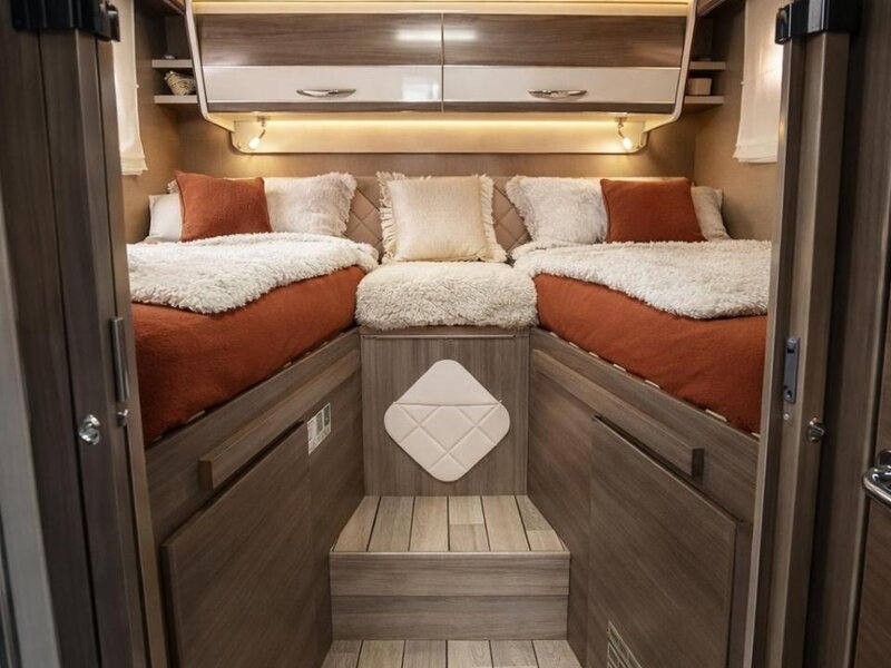 McLouis - Ostatní - NEVIS 870 ČR, AUTOMAT!