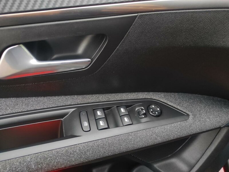 Peugeot - 5008 - 1,2PureTech 7 míst, AT, TOP KM