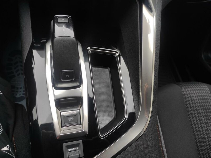 Peugeot - 5008 - 1,2PureTech 7 míst, AT, TOP KM