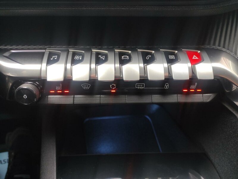 Peugeot - 5008 - 1,2PureTech 7 míst, AT, TOP KM