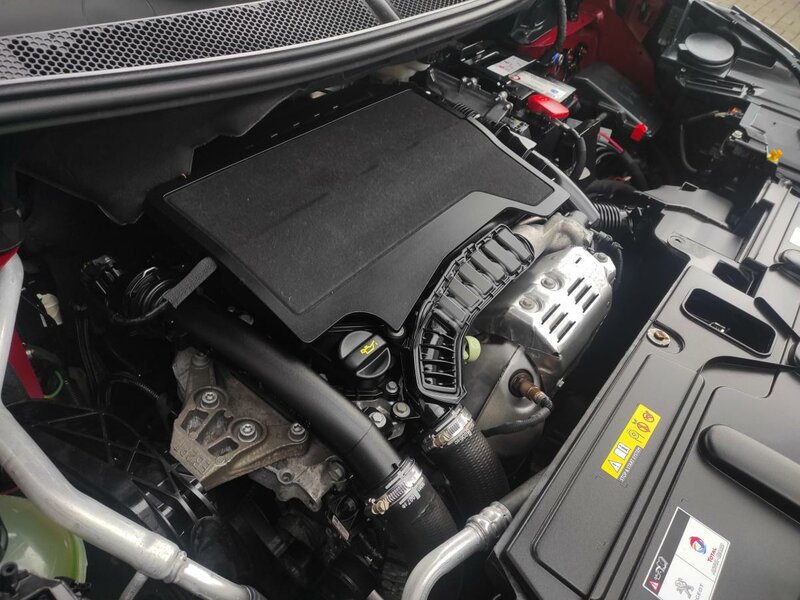 Peugeot - 5008 - 1,2PureTech 7 míst, AT, TOP KM