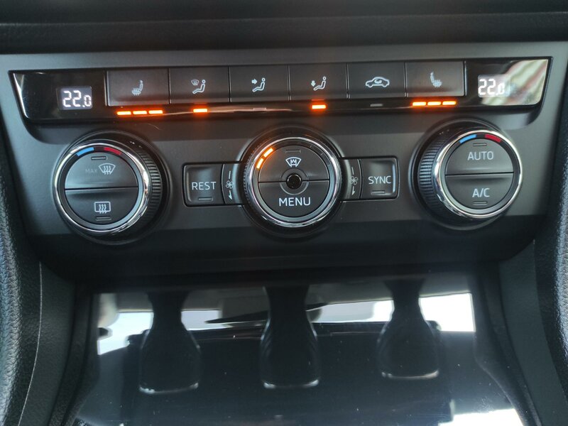 Škoda - Superb - 2,0TDi 110kW, DSG, STYLE, ČR