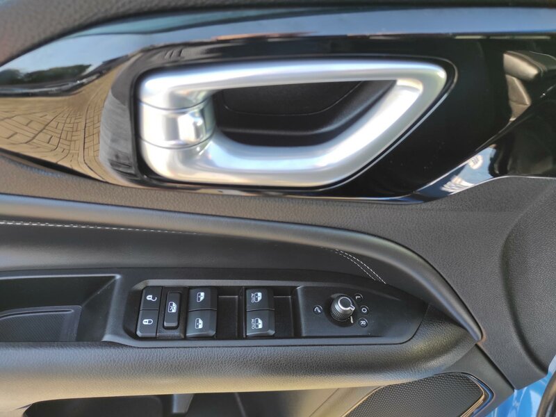 Jeep - Compass - 1,3GSE DDCT AT, LIMITED, ČR