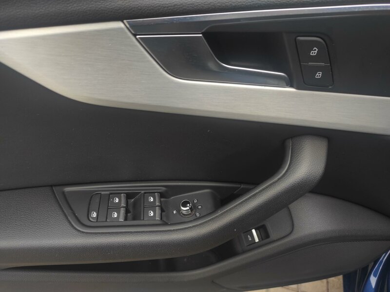 Audi - A4 - 2,0TDI S-Line, 140kw, Automat