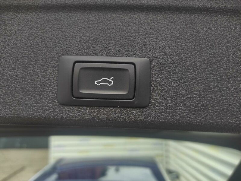 Audi - A4 - 2,0TDI S-Line, 140kw, Automat