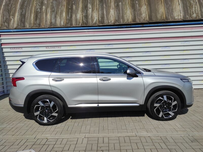 Hyundai - Santa Fe - 2,2CRDi 4x4, AT, 7 míst, Style