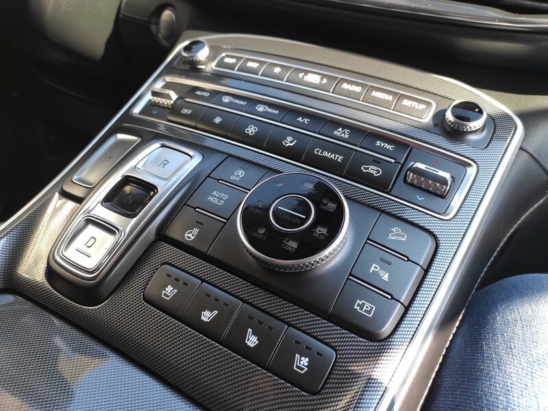 Hyundai - Santa Fe - 2,2CRDi 4x4, AT, 7 míst, Style