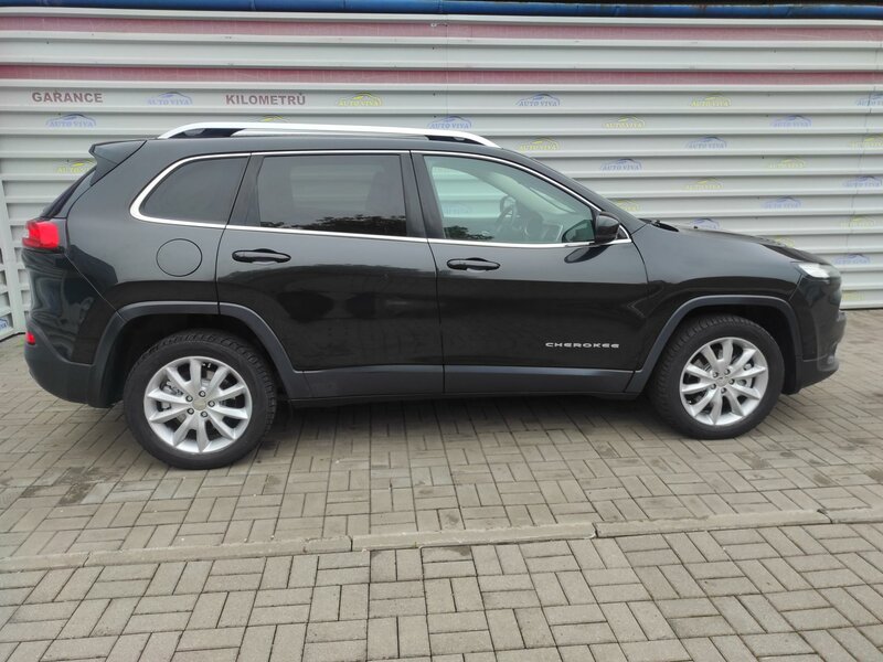 Jeep - Cherokee - 2,2M-Jet 4x4, AT, NAVI, Tažné!
