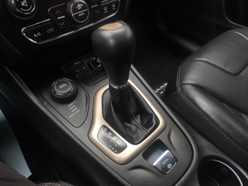 Jeep - Cherokee - 2,2M-Jet 4x4, AT, NAVI, Tažné!