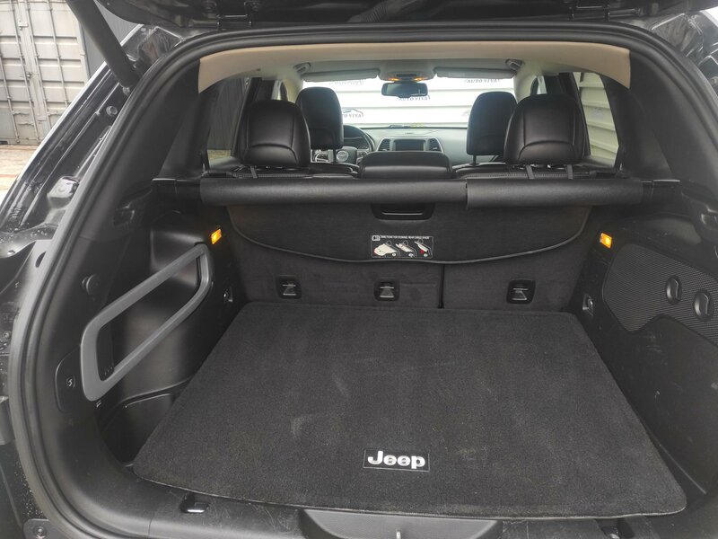 Jeep - Cherokee - 2,2M-Jet 4x4, AT, NAVI, Tažné!