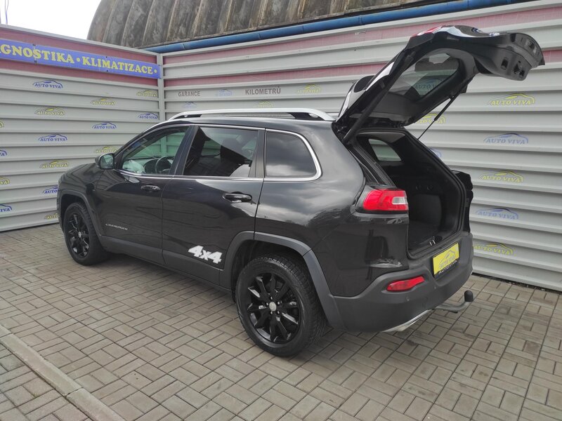 Jeep - Cherokee - 2,2M-Jet 4x4, AT, NAVI, Tažné!