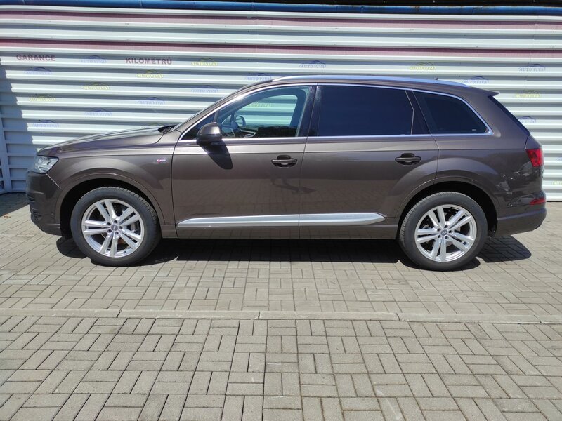 Audi - Q7 - 3,0TDi 4x4,Sline,7 míst,Tažné