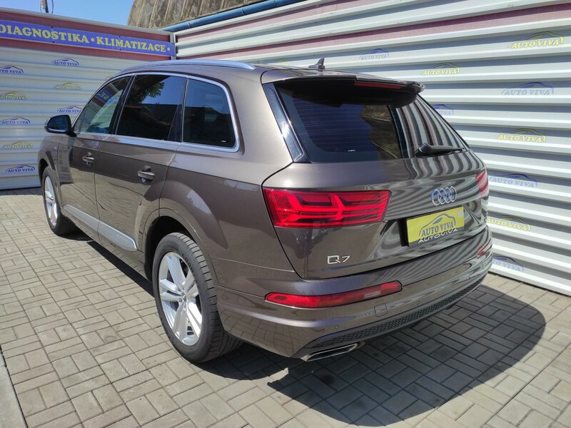 Audi - Q7 - 3,0TDi 4x4,Sline,7 míst,Tažné