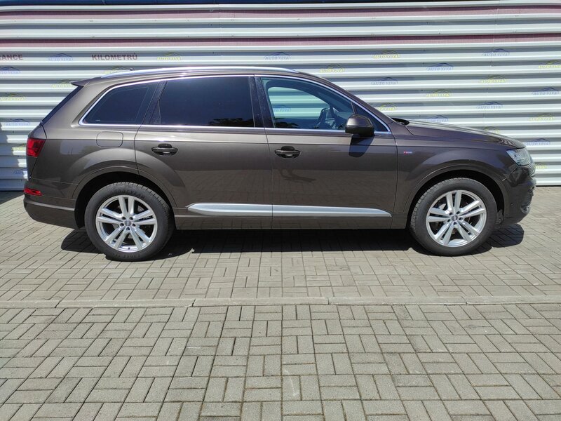 Audi - Q7 - 3,0TDi 4x4,Sline,7 míst,Tažné