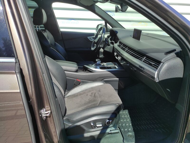 Audi - Q7 - 3,0TDi 4x4,Sline,7 míst,Tažné
