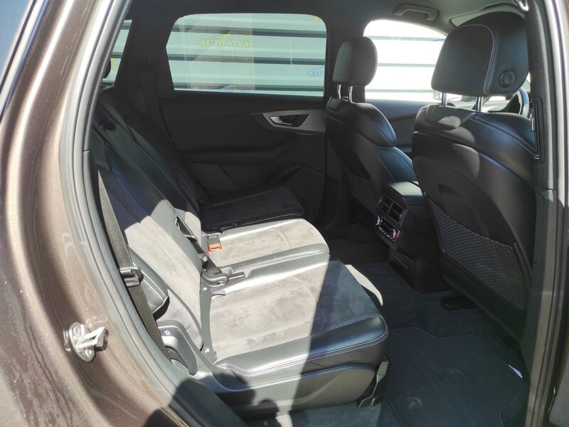 Audi - Q7 - 3,0TDi 4x4,Sline,7 míst,Tažné