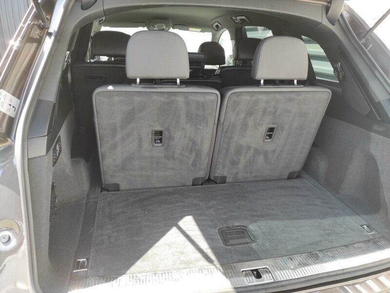 Audi - Q7 - 3,0TDi 4x4,Sline,7 míst,Tažné
