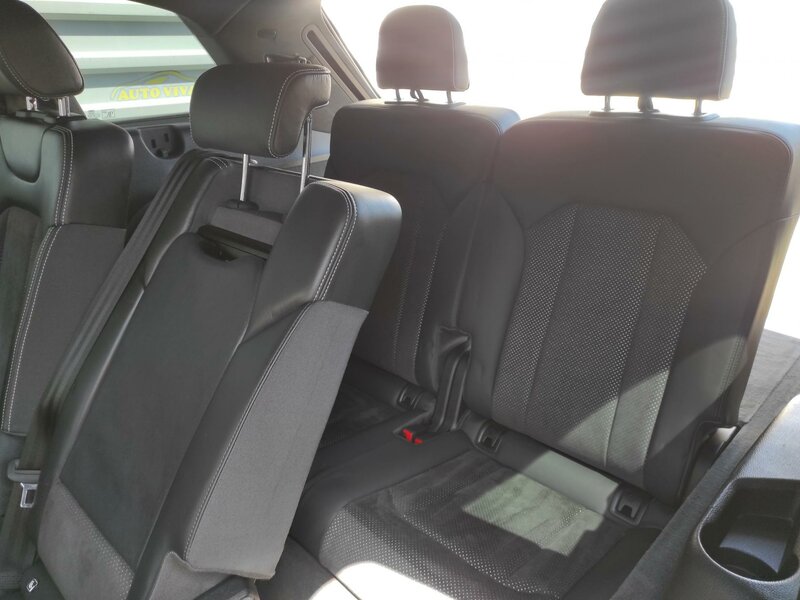 Audi - Q7 - 3,0TDi 4x4,Sline,7 míst,Tažné