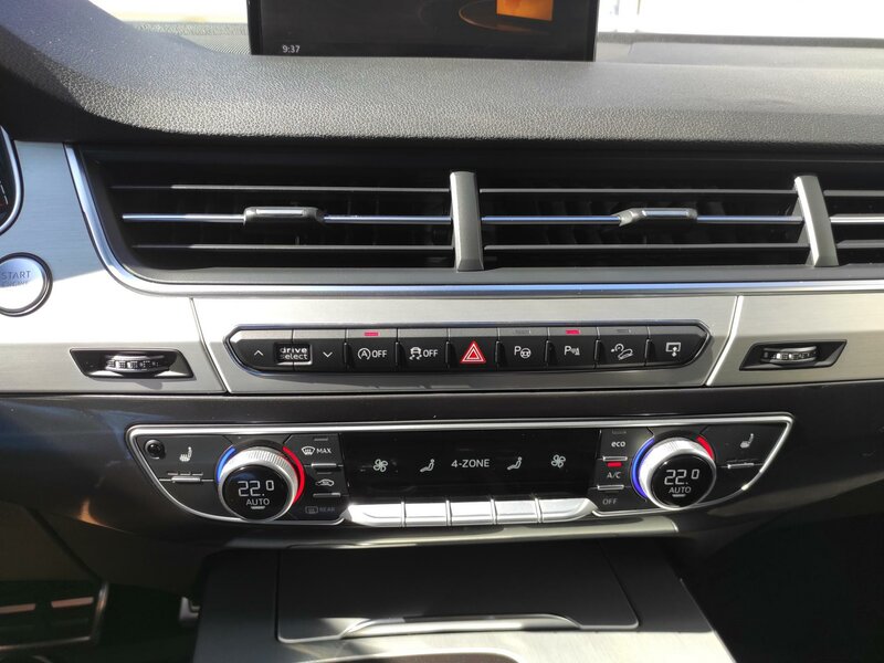 Audi - Q7 - 3,0TDi 4x4,Sline,7 míst,Tažné