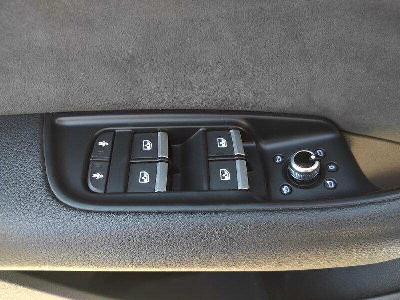 Audi - Q7 - 3,0TDi 4x4,Sline,7 míst,Tažné