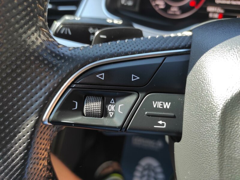 Audi - Q7 - 3,0TDi 4x4,Sline,7 míst,Tažné