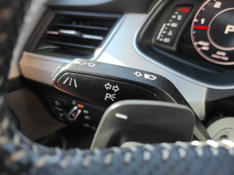 Audi - Q7 - 3,0TDi 4x4,Sline,7 míst,Tažné
