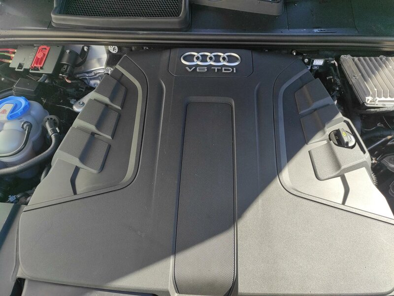 Audi - Q7 - 3,0TDi 4x4,Sline,7 míst,Tažné