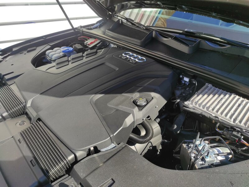 Audi - Q7 - 3,0TDi 4x4,Sline,7 míst,Tažné