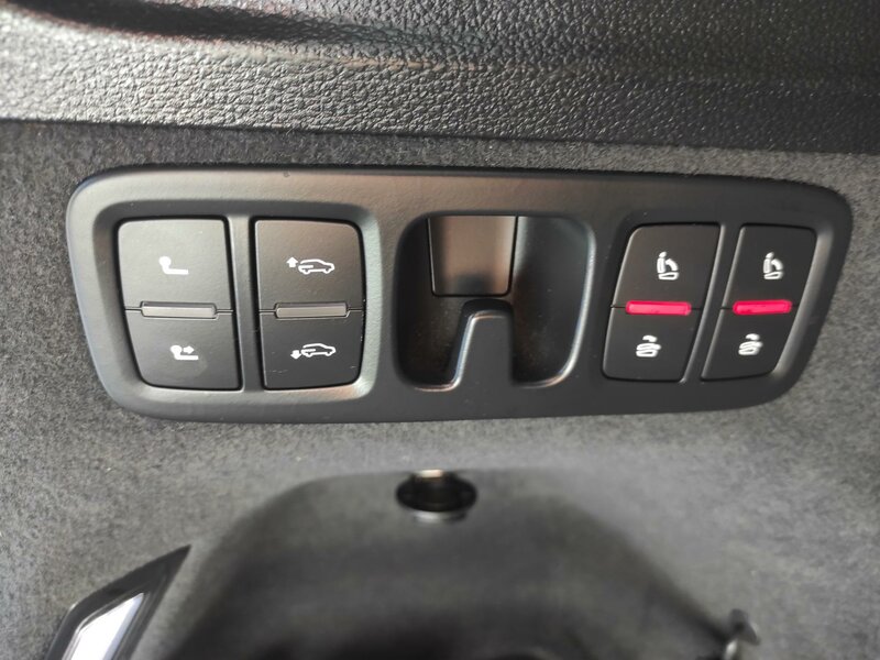 Audi - Q7 - 3,0TDi 4x4,Sline,7 míst,Tažné