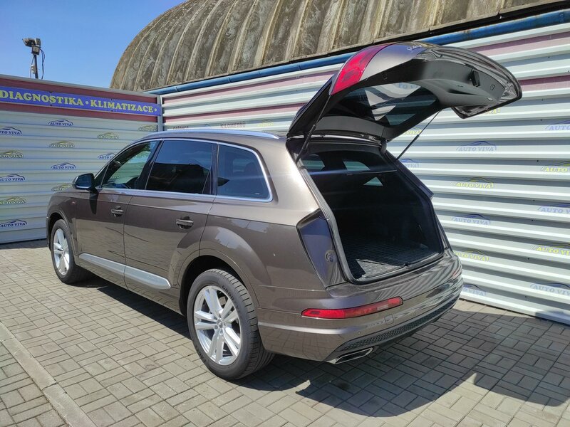 Audi - Q7 - 3,0TDi 4x4,Sline,7 míst,Tažné