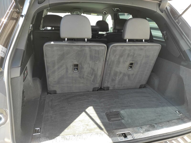 Audi - Q7 - 3,0TDi 4x4,Sline,7 míst,Tažné