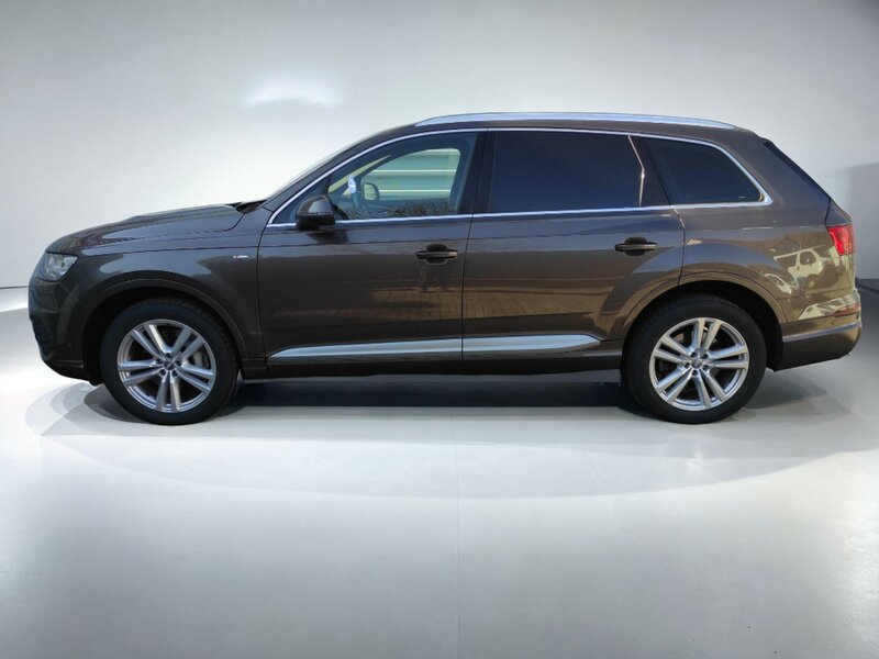 Audi - Q7 - 3,0TDi 4x4,Sline,7 míst,Tažné