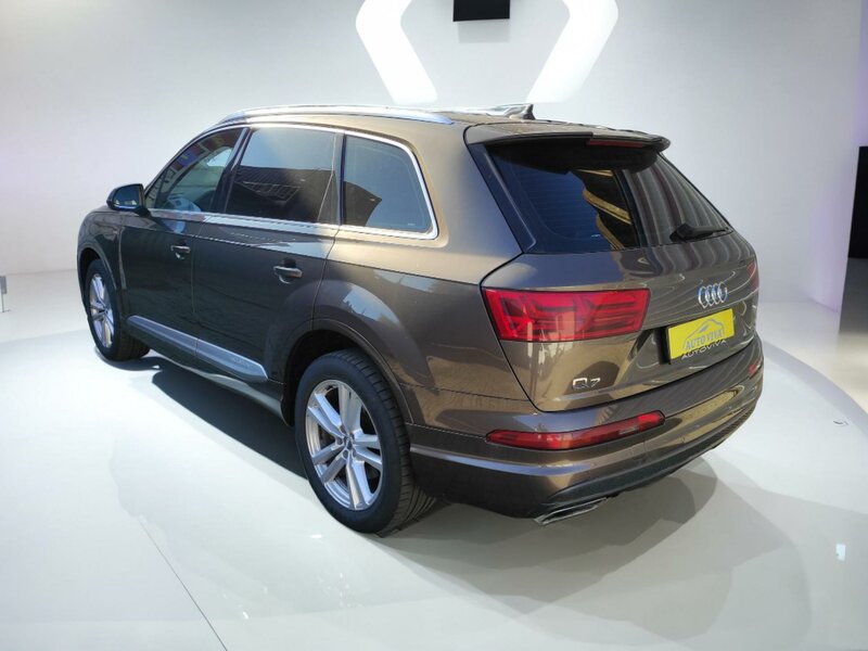 Audi - Q7 - 3,0TDi 4x4,Sline,7 míst,Tažné