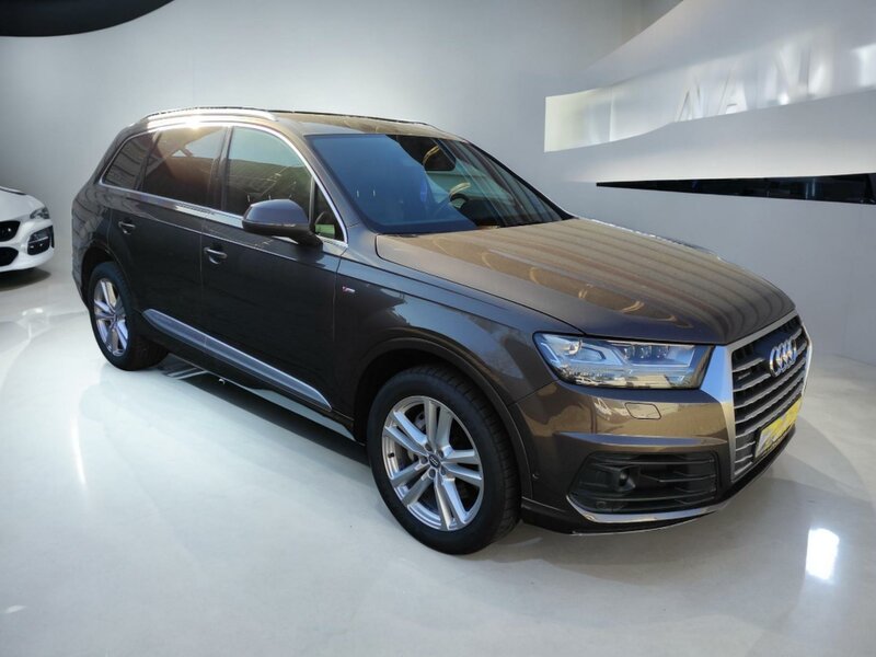 Audi - Q7 - 3,0TDi 4x4,Sline,7 míst,Tažné