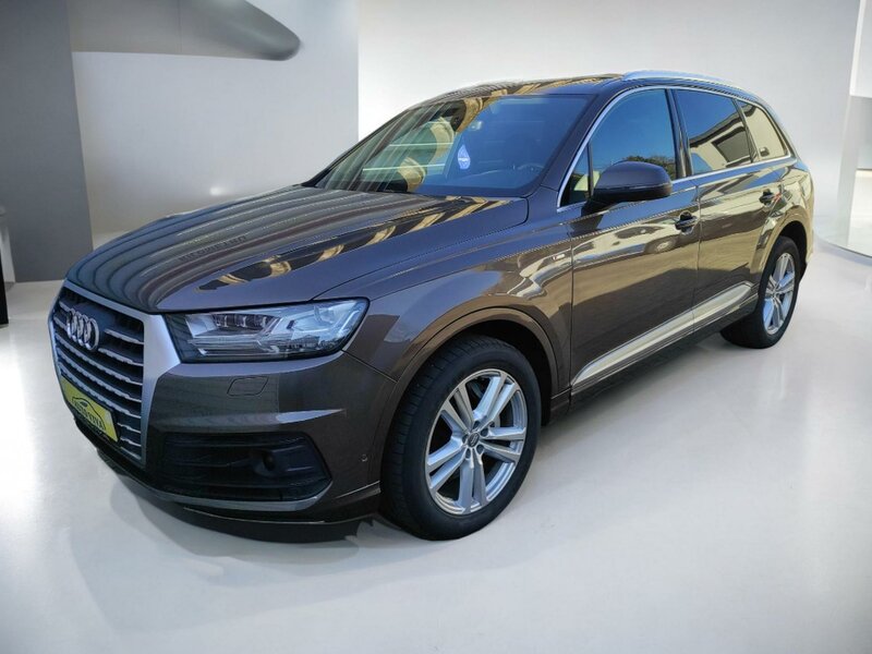 Audi - Q7 - 3,0TDi 4x4,Sline,7 míst,Tažné