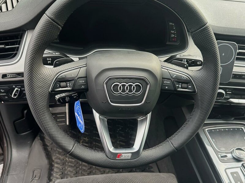 Audi - Q7 - 3,0TDi 4x4,Sline,7 míst,Tažné