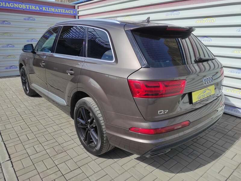 Audi - Q7 - 3,0TDi 4x4,Sline,7 míst,Tažné