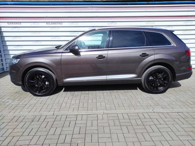 Audi - Q7 - 3,0TDi 4x4,Sline,7 míst,Tažné