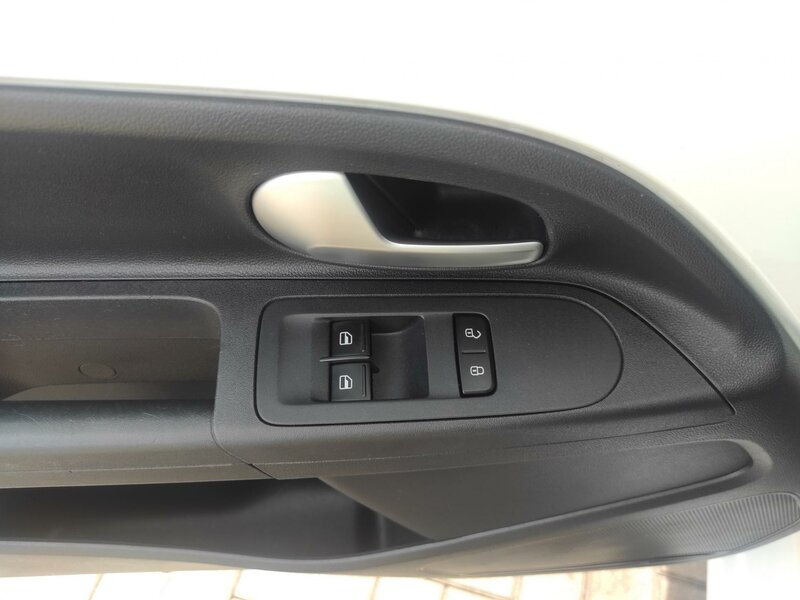 Volkswagen - up! - 1,0ECO CNG, ČR, 1 MAJITEL Volkswagen - up! - 1,0ECO CNG, ČR, 1 MAJITEL