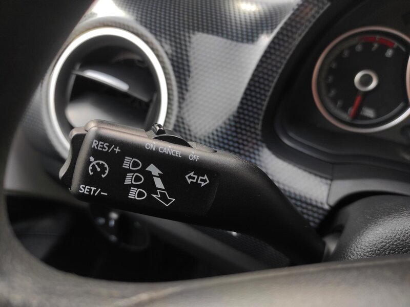 Volkswagen - up! - 1,0ECO CNG, ČR, 1 MAJITEL Volkswagen - up! - 1,0ECO CNG, ČR, 1 MAJITEL