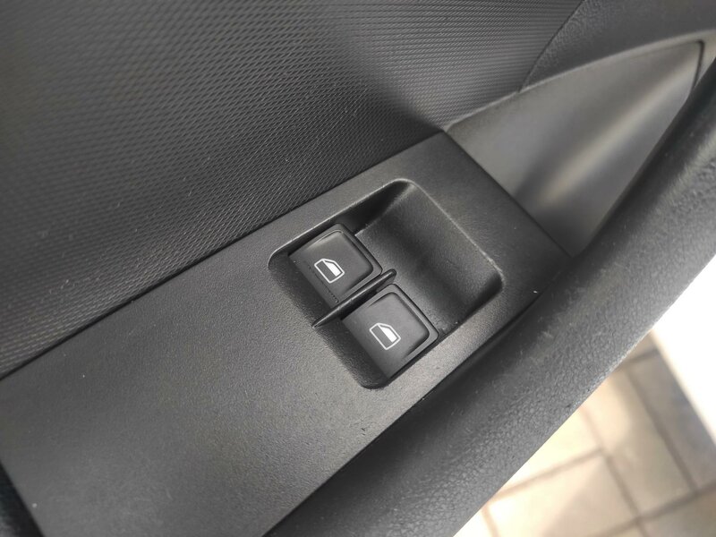 Škoda - Rapid - 1,2TSi ČR, ALU, Bílá Perleť Škoda - Rapid - 1,2TSi ČR, ALU, Bílá Perleť