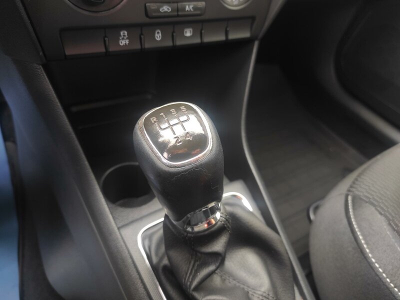 Škoda - Rapid - 1,2TSi ČR, ALU, Bílá Perleť Škoda - Rapid - 1,2TSi ČR, ALU, Bílá Perleť