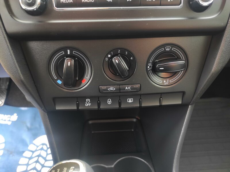 Škoda - Rapid - 1,2TSi ČR, ALU, Bílá Perleť Škoda - Rapid - 1,2TSi ČR, ALU, Bílá Perleť
