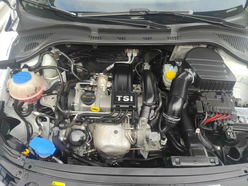 Škoda - Rapid - 1,2TSi ČR, ALU, Bílá Perleť Škoda - Rapid - 1,2TSi ČR, ALU, Bílá Perleť