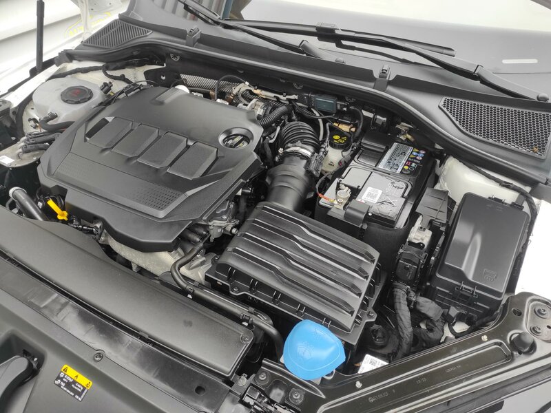 Škoda - Octavia - 2,0TDi Style, ČR, Navi
