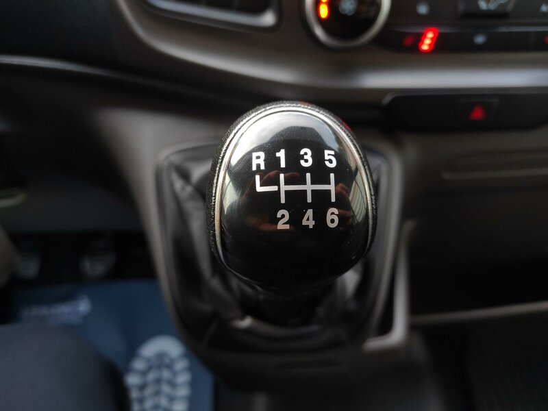 Ford - Transit - 2,0eBlue DCiV,L3,5 míst,Tažné Ford - Transit - 2,0eBlue DCiV,L3,5 míst,Tažné