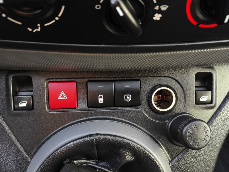 Citroën - Berlingo - 1,6BlueHDi L1, 3 místa!, ČR Citroën - Berlingo - 1,6BlueHDi L1, 3 místa!, ČR