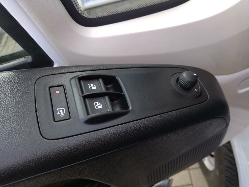 Opel - Movano - 2,2BHDi L2H1, 7 míst, Vestavba Opel - Movano - 2,2BHDi L2H1, 7 míst, Vestavba