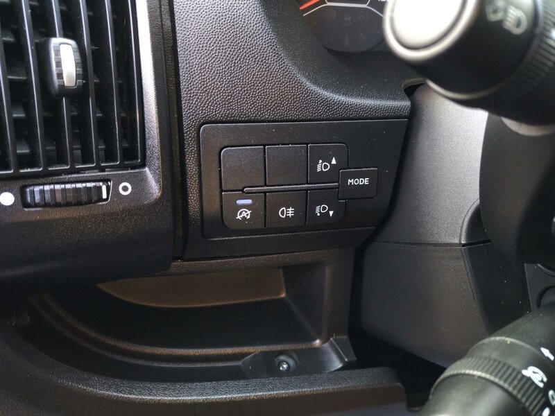 Opel - Movano - 2,2BHDi L2H1, 7 míst, Vestavba Opel - Movano - 2,2BHDi L2H1, 7 míst, Vestavba